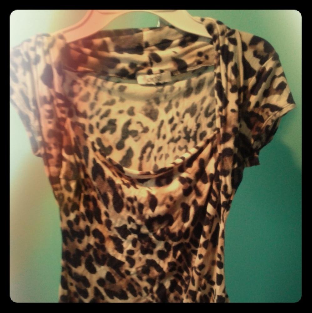 Cute leopard print top!
